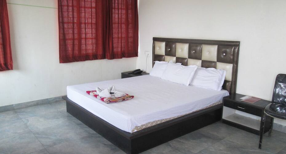 Hotel Sheetal Lake View, Raipur 2